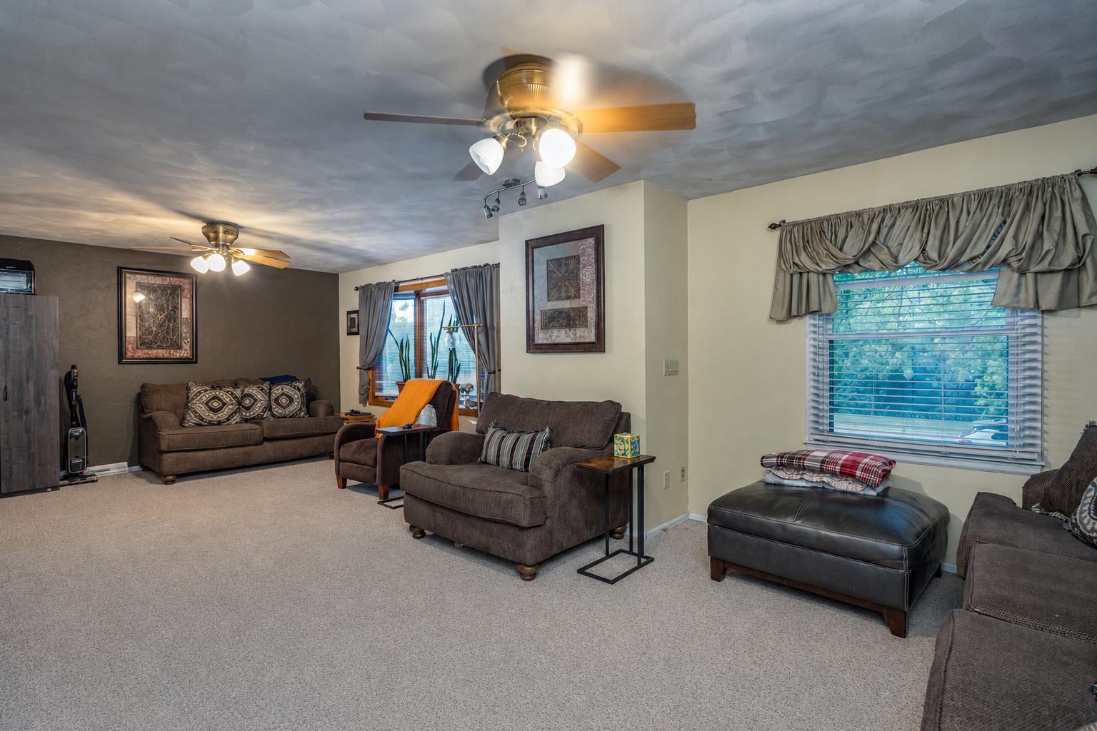 1049 Gillingham Road Neenah, WI 54956 - Photo 2 of 24 Gallery Image 2