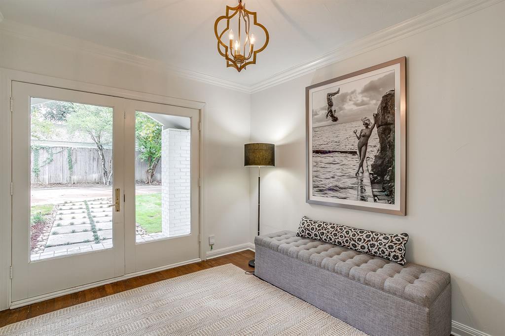624 Edgefield Road Fort Worth, TX 76107 - Photo 24 of 37 a living room with furniture and a window