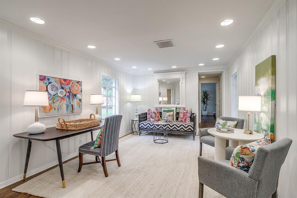 624 Edgefield Road Fort Worth, TX 76107 - Photo 26 of 37 a living room with furniture and a potted plant