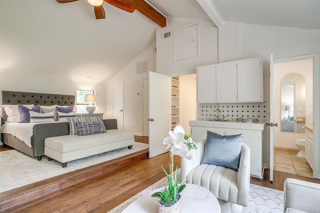 624 Edgefield Road Fort Worth, TX 76107 - Photo 33 of 37 a living room with furniture and a fireplace