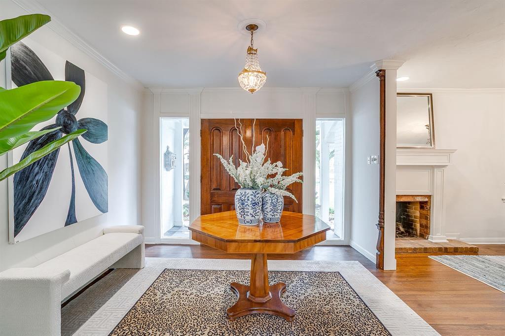624 Edgefield Road Fort Worth, TX 76107 - Photo 5 of 37 a view of living room with furniture and wooden floor