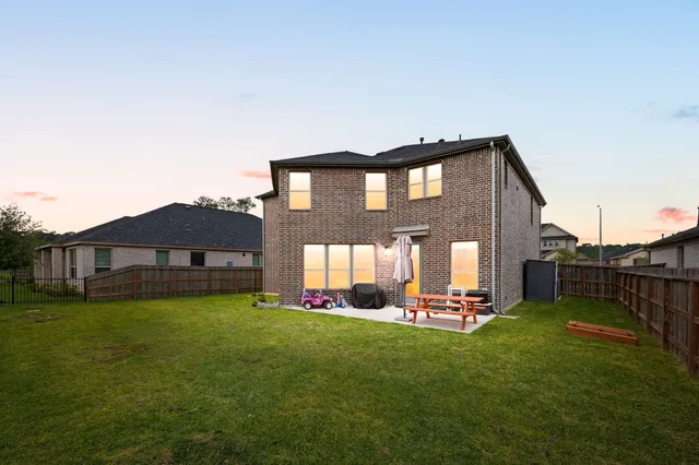 a front view of house with yard