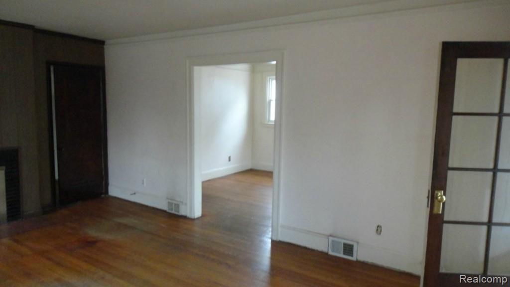 16867 Inverness Street Detroit, MI 48221 - Photo 8 of 23 DSC00983.jpg