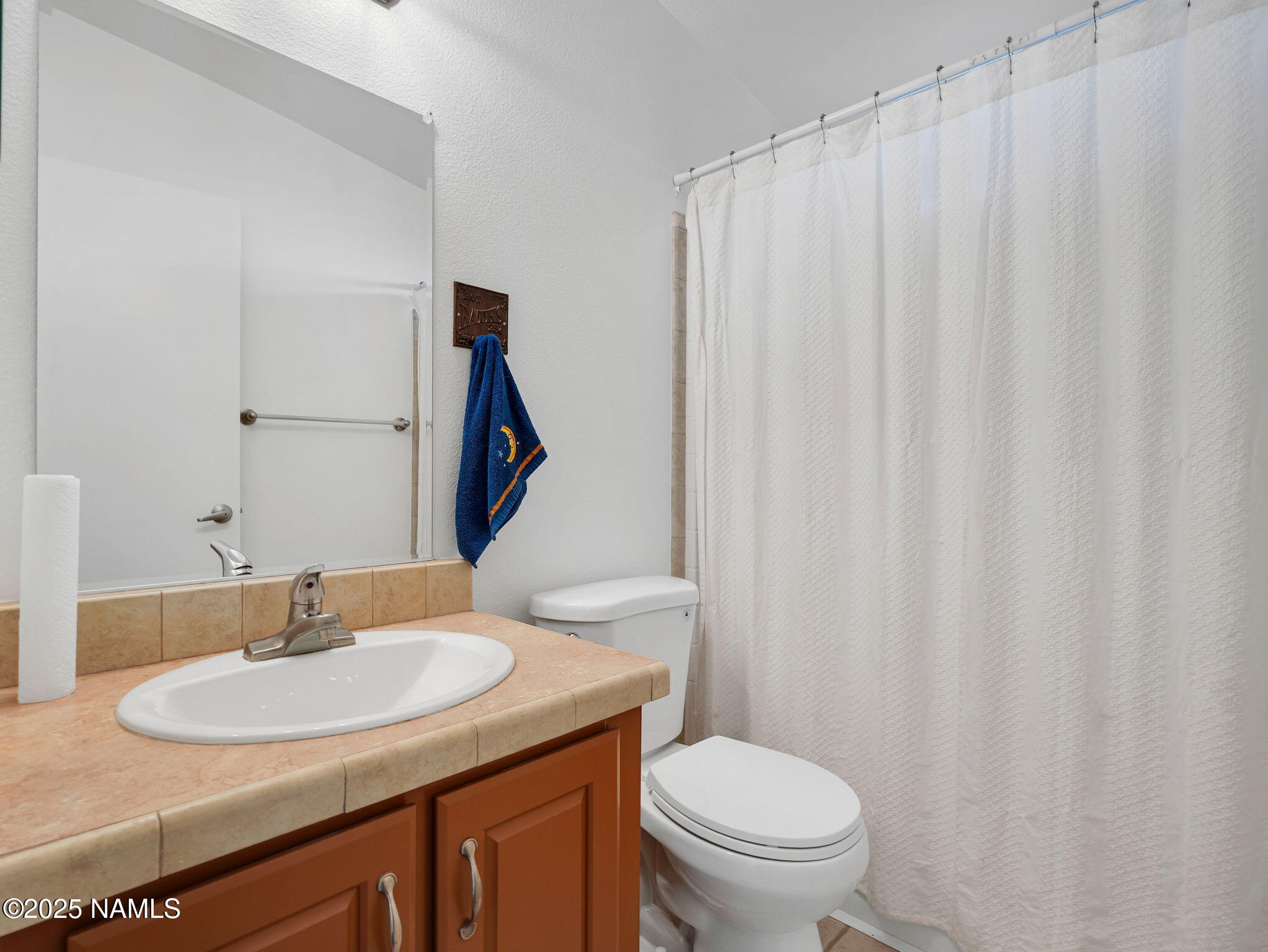 2705 West Honeysuckle Road Williams, AZ 86046 - Photo 15 of 37 Guest Bathroom