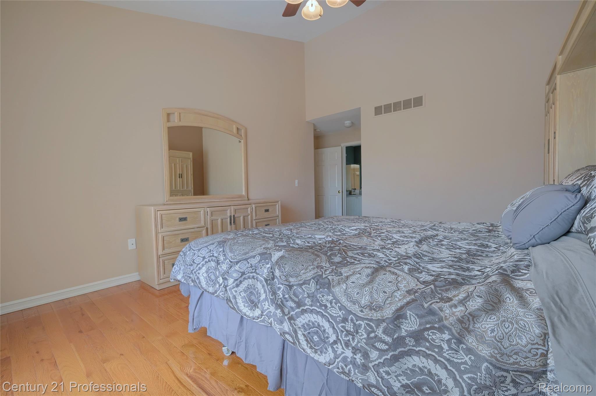 889 Rambling Drive Rochester, MI 48307 - Photo 21 of 45 22-Master-Bedroom-2nd-View.jpg