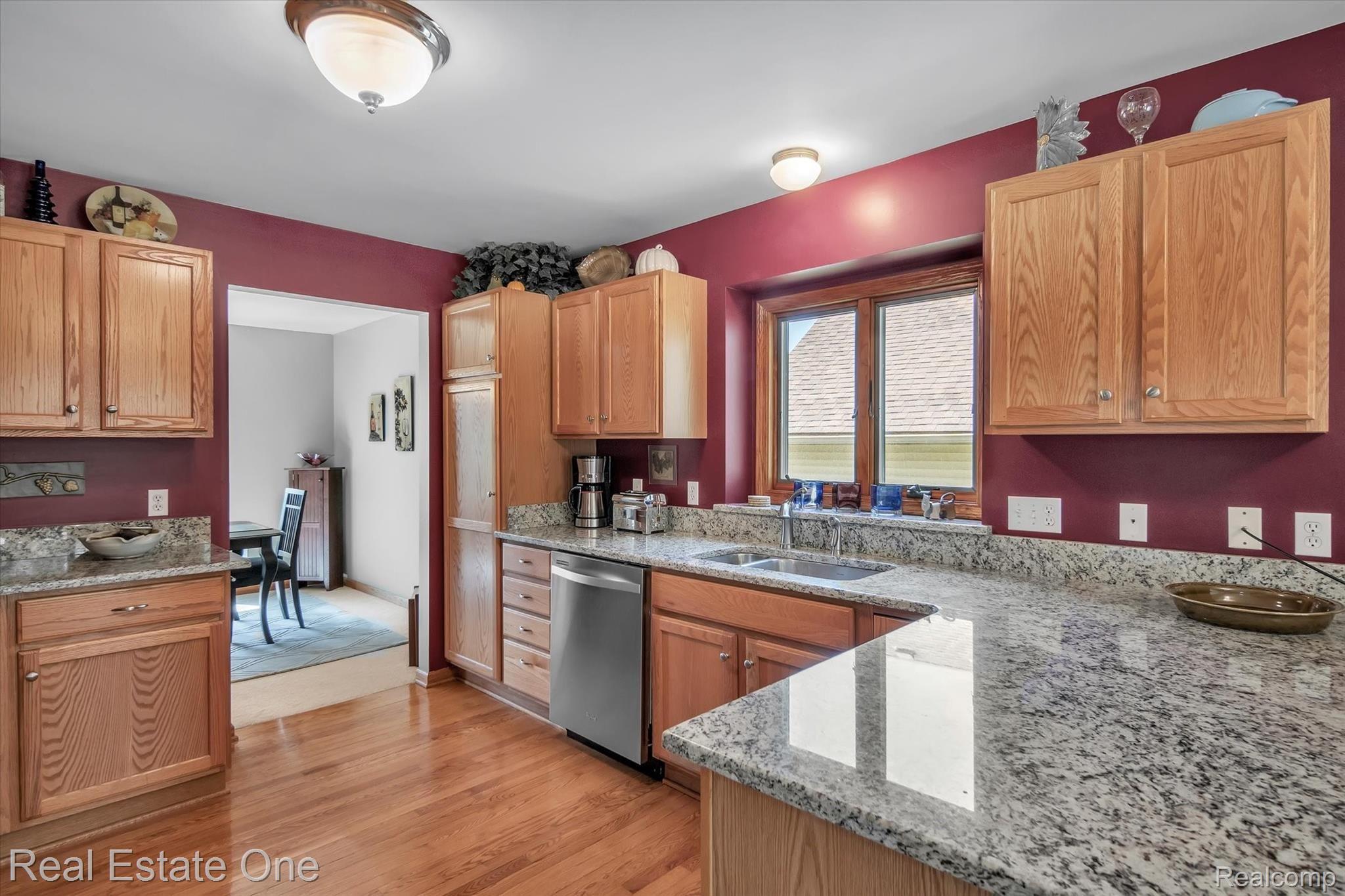 1379 Northern Ridge Drive Brighton, MI 48116 - Photo 11 of 37 Dining to Kitchen