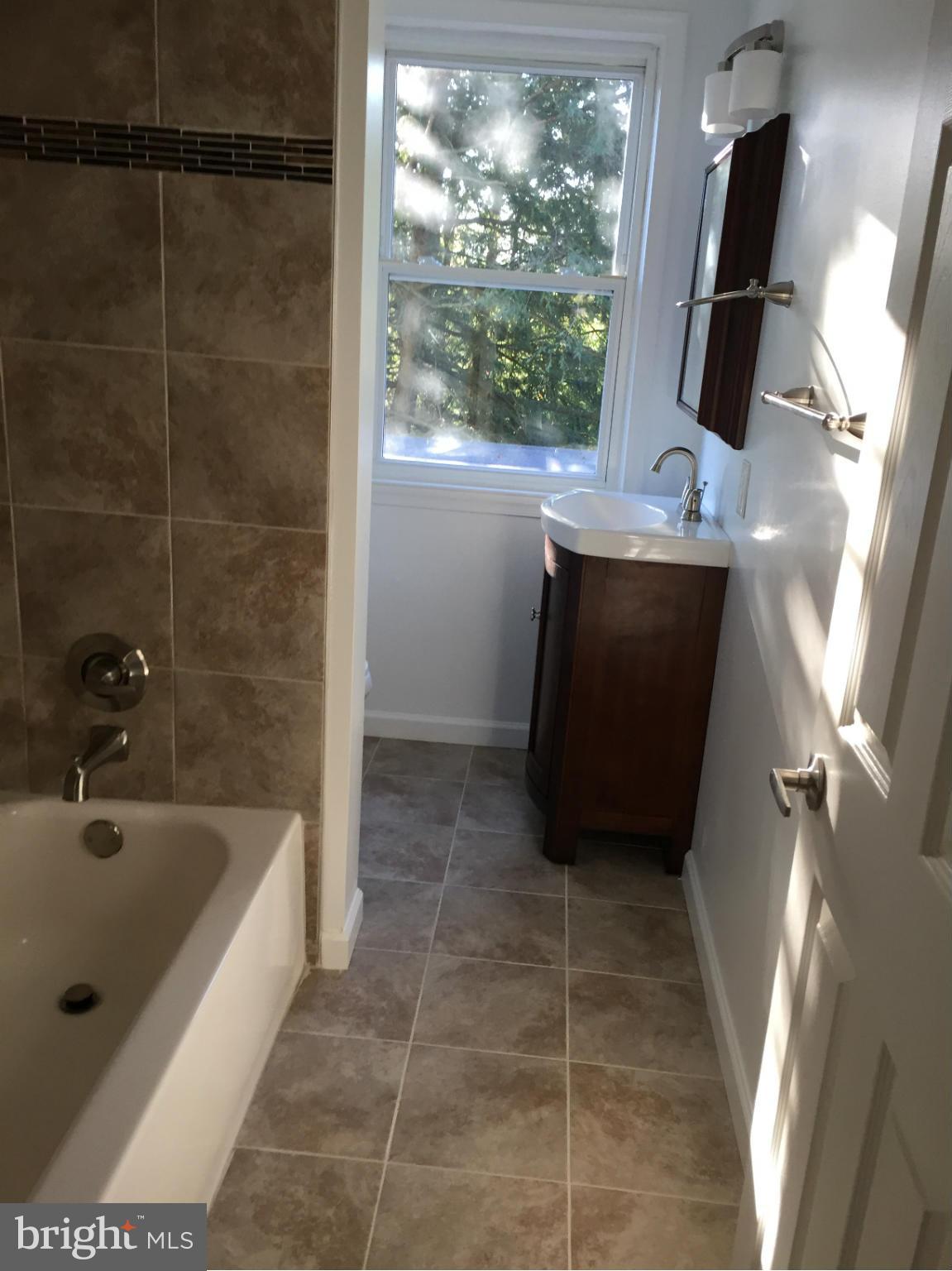 1424 Shefford Road Baltimore, MD 21239 - Photo 22 of 28 Bath