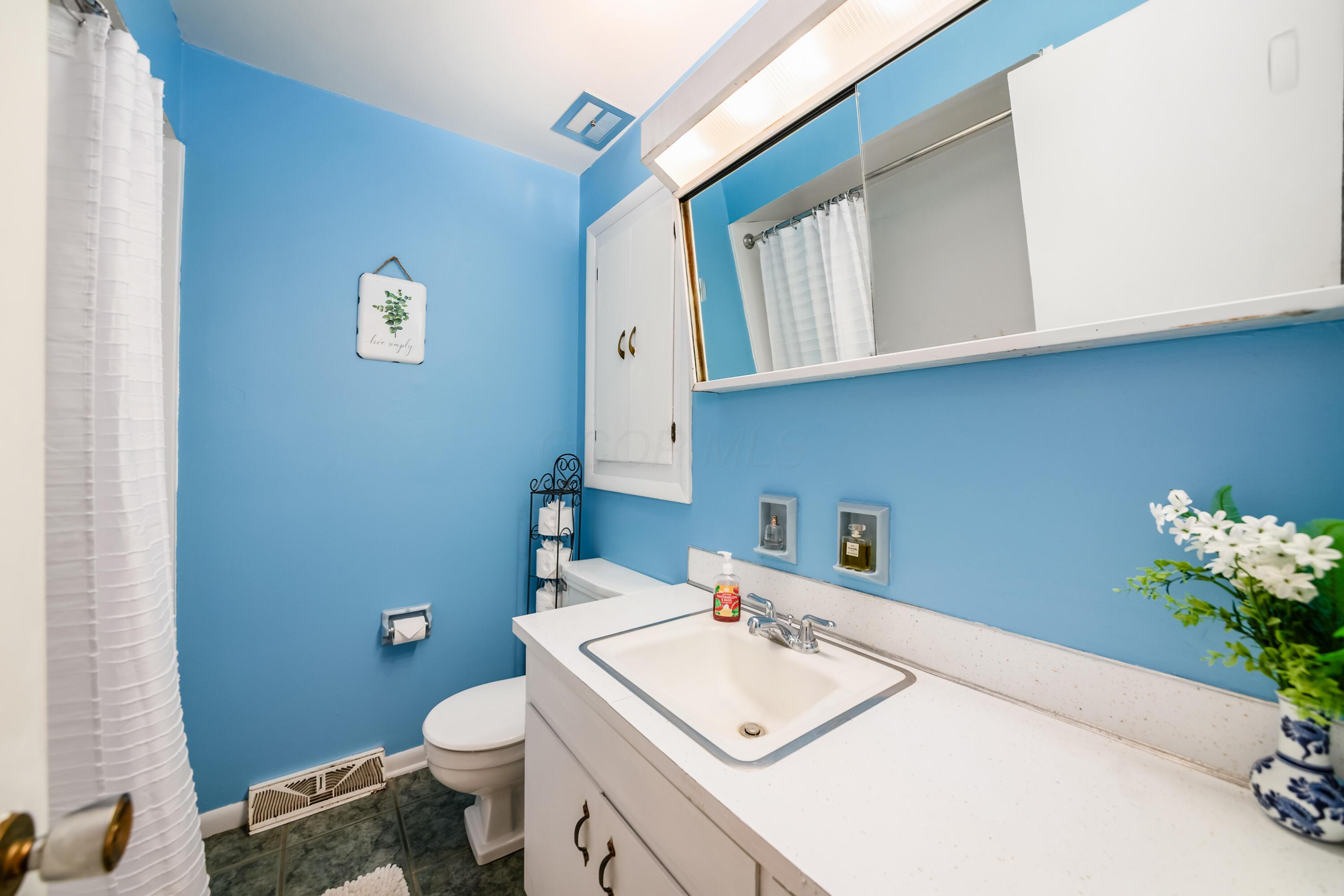 2175 Ridgeview Road Columbus, OH 43221 - Photo 22 of 36 L_2175_Ridgeview071