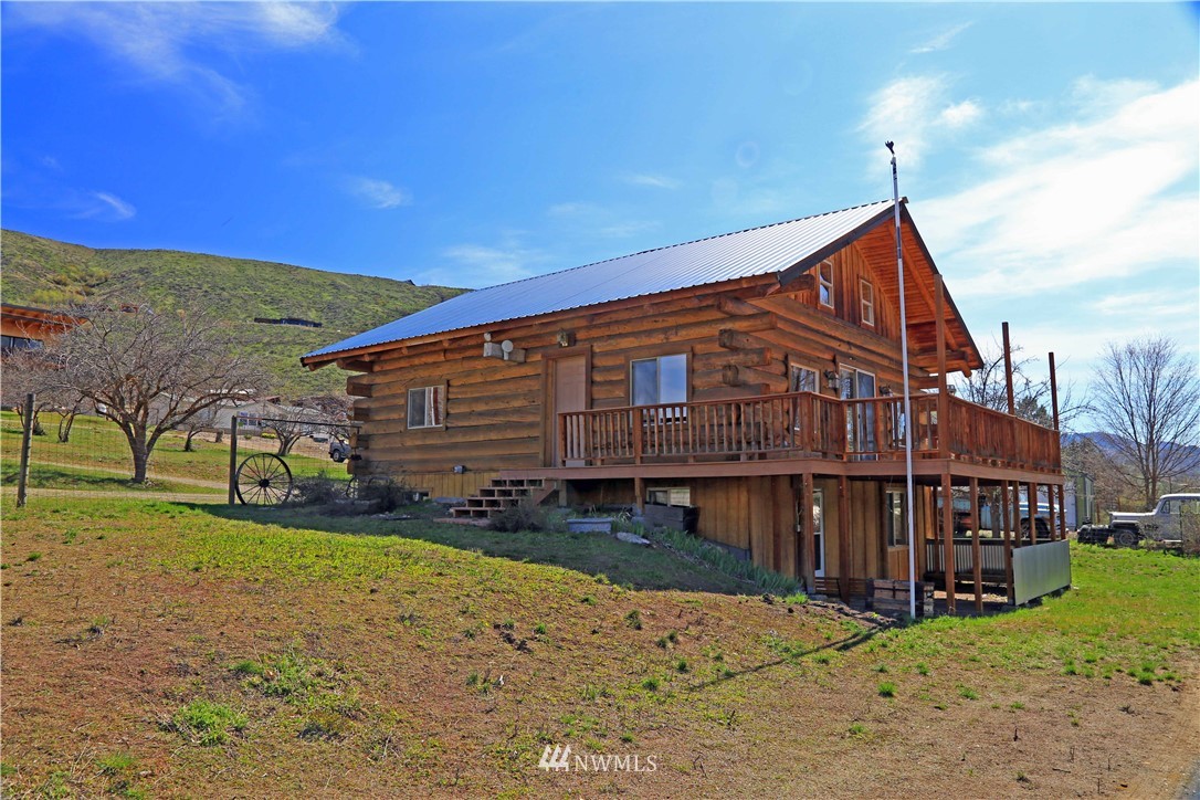 403 Perry Street Winthrop, WA 98862 - Photo 2 of 33 Gallery Image 2