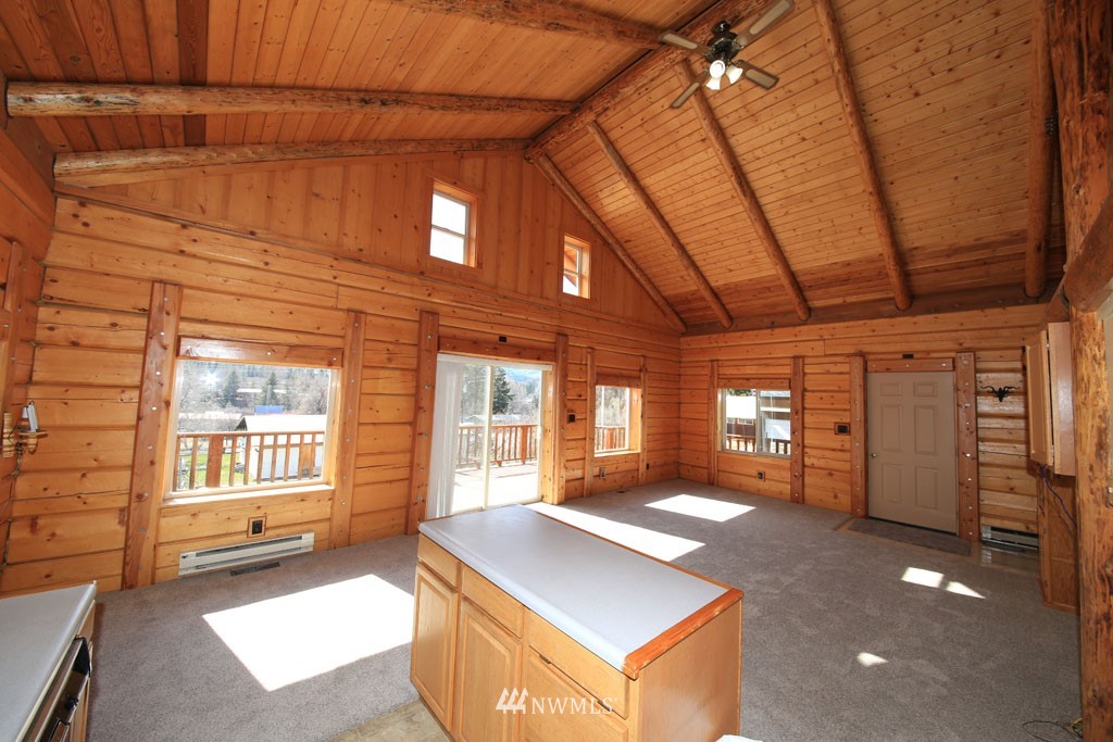 403 Perry Street Winthrop, WA 98862 - Photo 5 of 33 Gallery Image 5