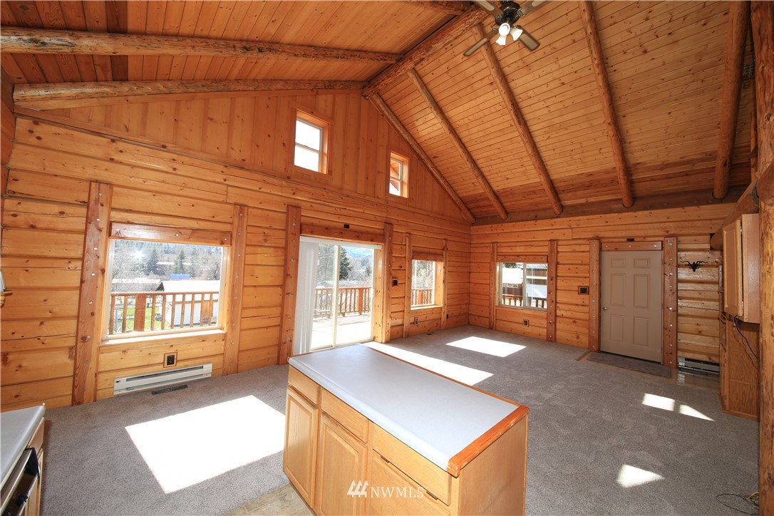 403 Perry Street Winthrop, WA 98862 - Photo 6 of 33 Gallery Image 6