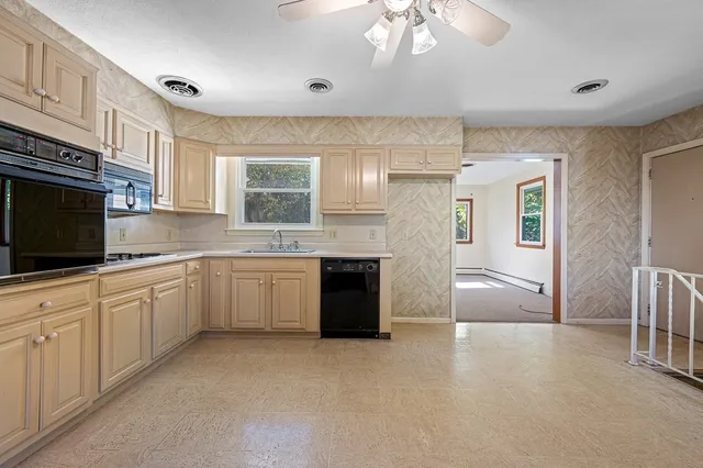 $392,500 | 4 Harold Street, Worcester, MA 01604