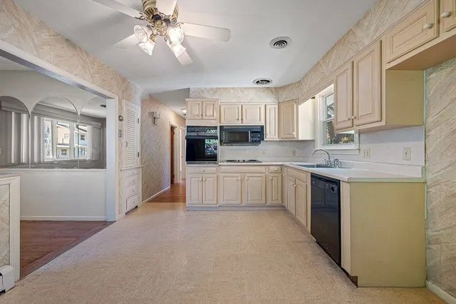 $392,500 | 4 Harold Street, Worcester, MA 01604