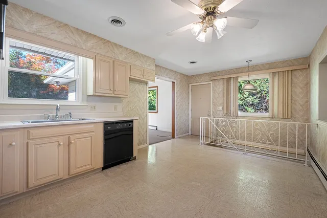 $392,500 | 4 Harold Street, Worcester, MA 01604