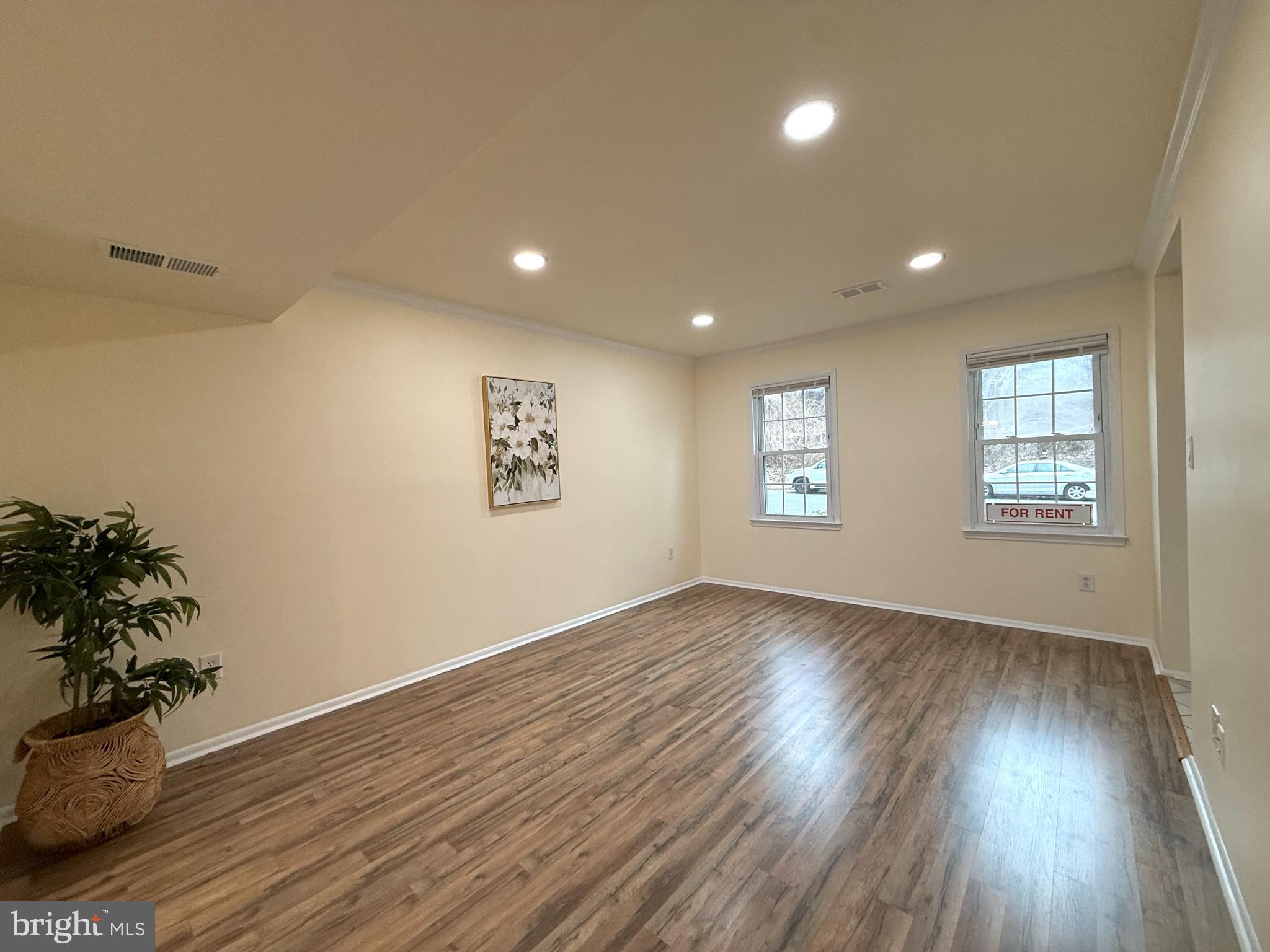 5278 Lonsdale Drive Springfield, VA 22151 - Photo 4 of 32