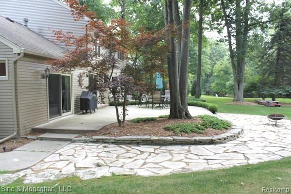 2965 Leyton Court Rochester, MI 48306 - Photo 26 of 29 Large rear patio detail