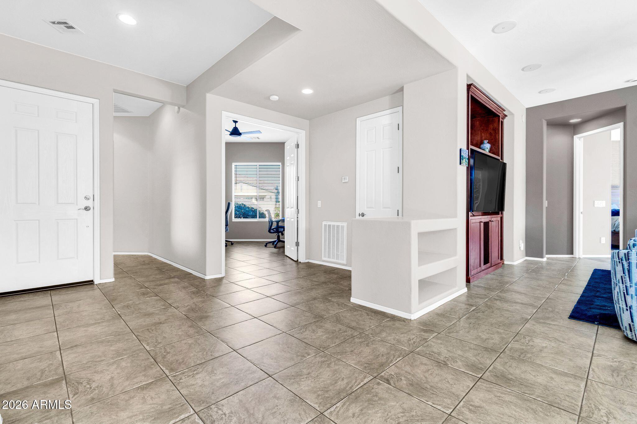 5333 South Marigold Way Gilbert, AZ 85298 - Photo 16 of 69 5333 S Marigold Way-10