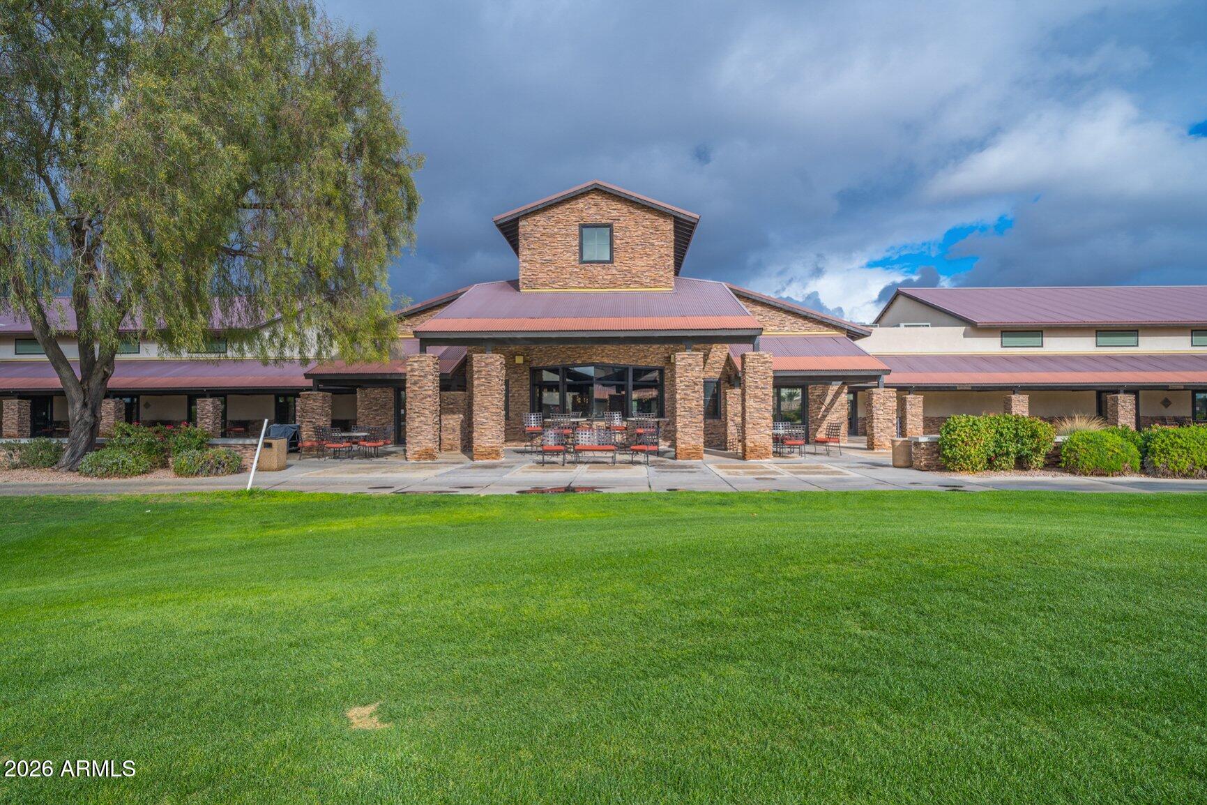 5333 South Marigold Way Gilbert, AZ 85298 - Photo 68 of 69 a front view of a house with a garden