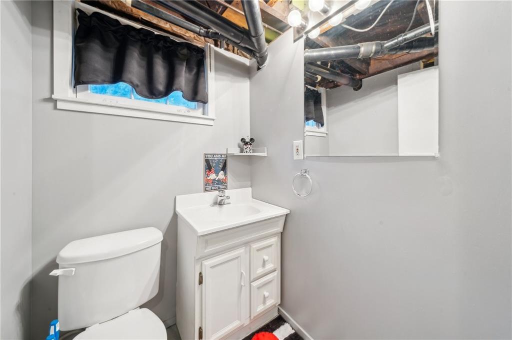 401 Finley Road Pittsburgh, PA 15239 - Photo 27 of 35 a bathroom with a toilet sink and mirror