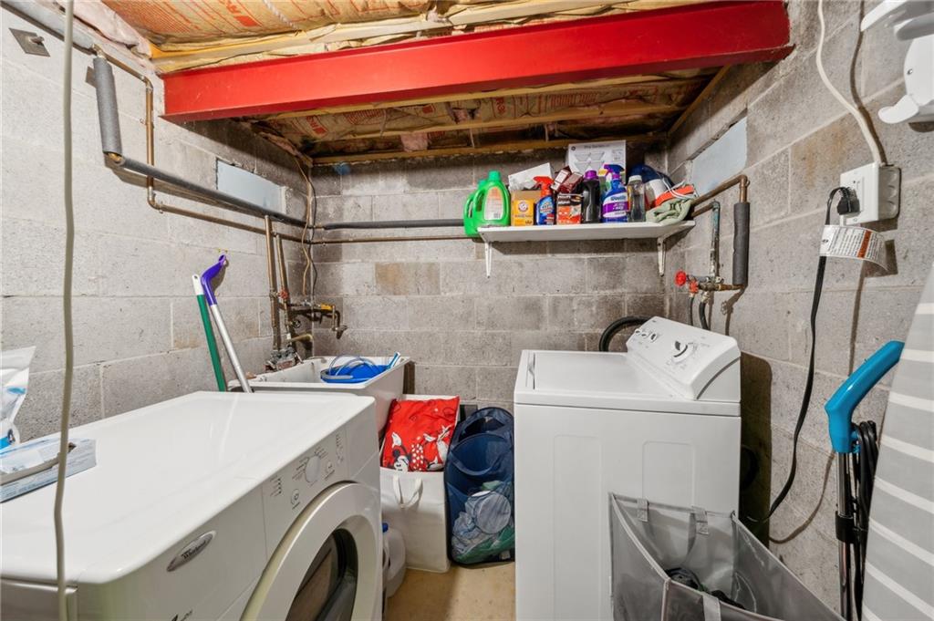 401 Finley Road Pittsburgh, PA 15239 - Photo 28 of 35 a utility room with dryer and washer