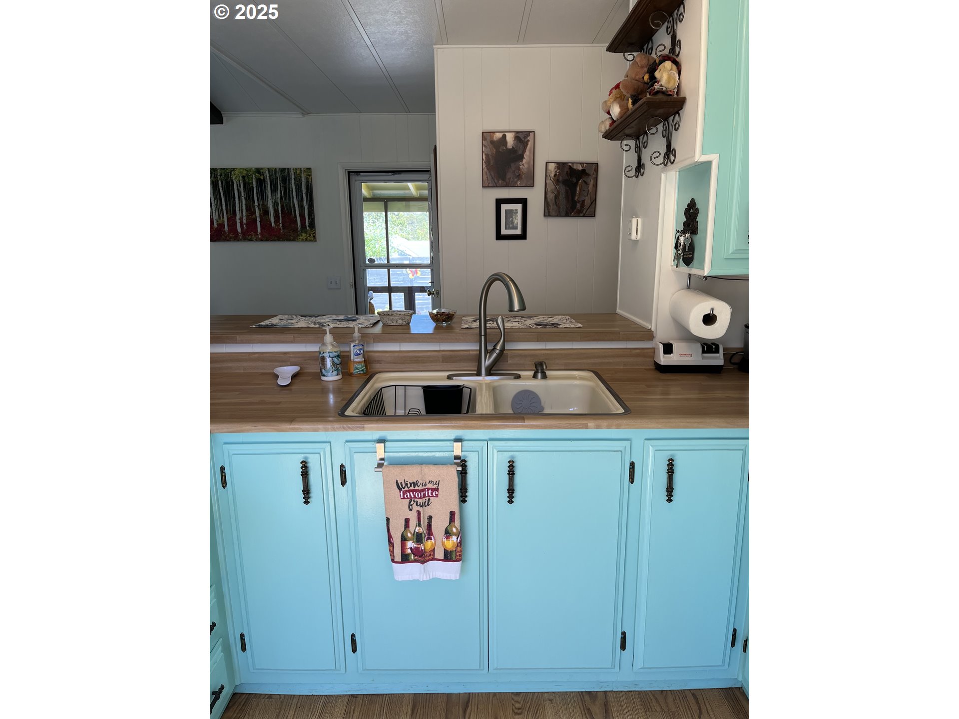 83763 Highway 101, Unit 10 Florence, OR 97439 - Photo 23 of 34 a kitchen with a sink a stove and a microwave