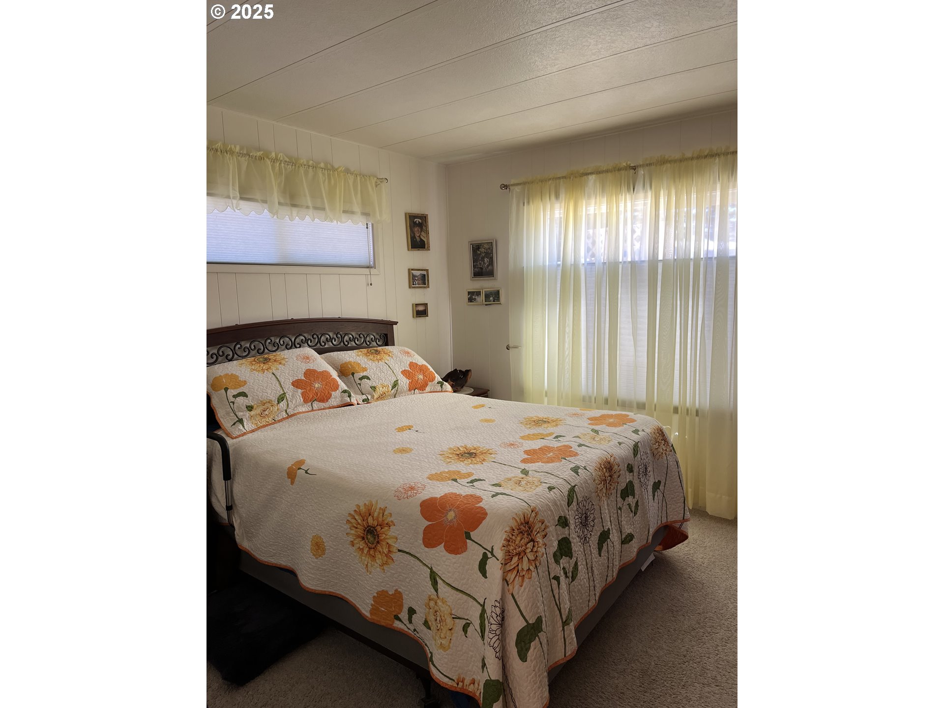 83763 Highway 101, Unit 10 Florence, OR 97439 - Photo 28 of 34 a bedroom with a bed and window