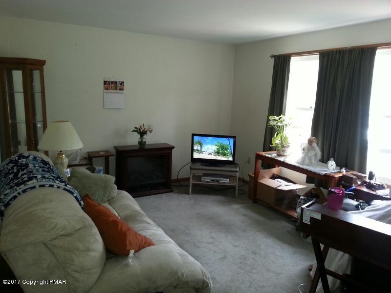 64 Pinetree Road Albrightsville, PA 18210 - Photo 3 of 12 Living Room