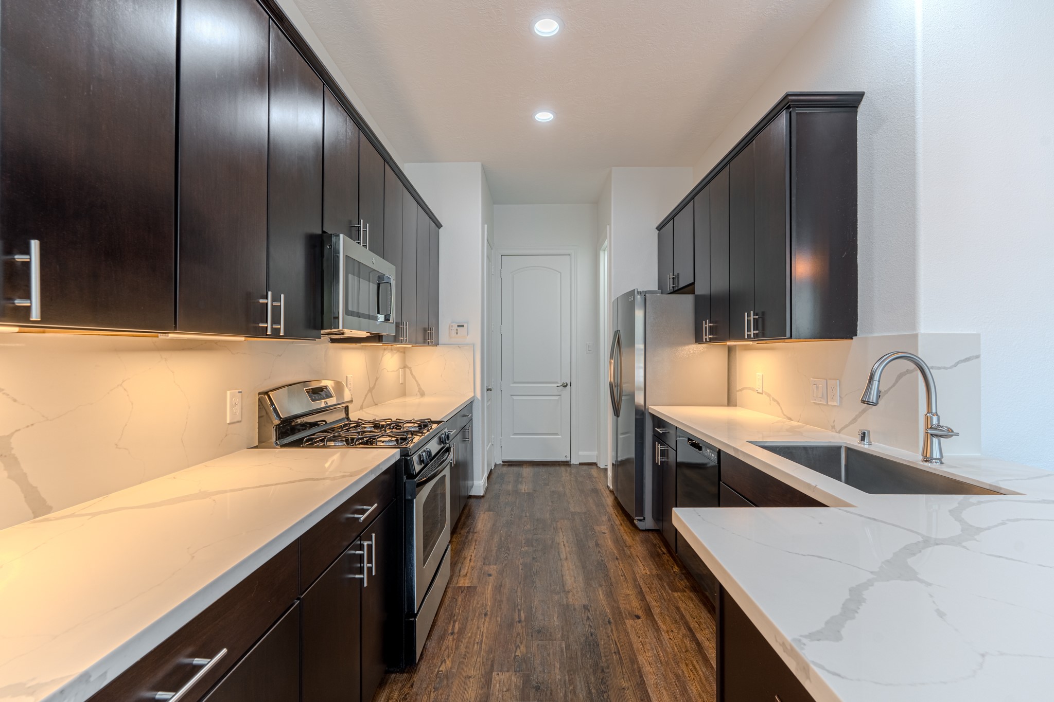 58 Aventura Place Spring, TX 77389 - Photo 26 of 50 Seating ideal for casual dining and hosting family and friends.