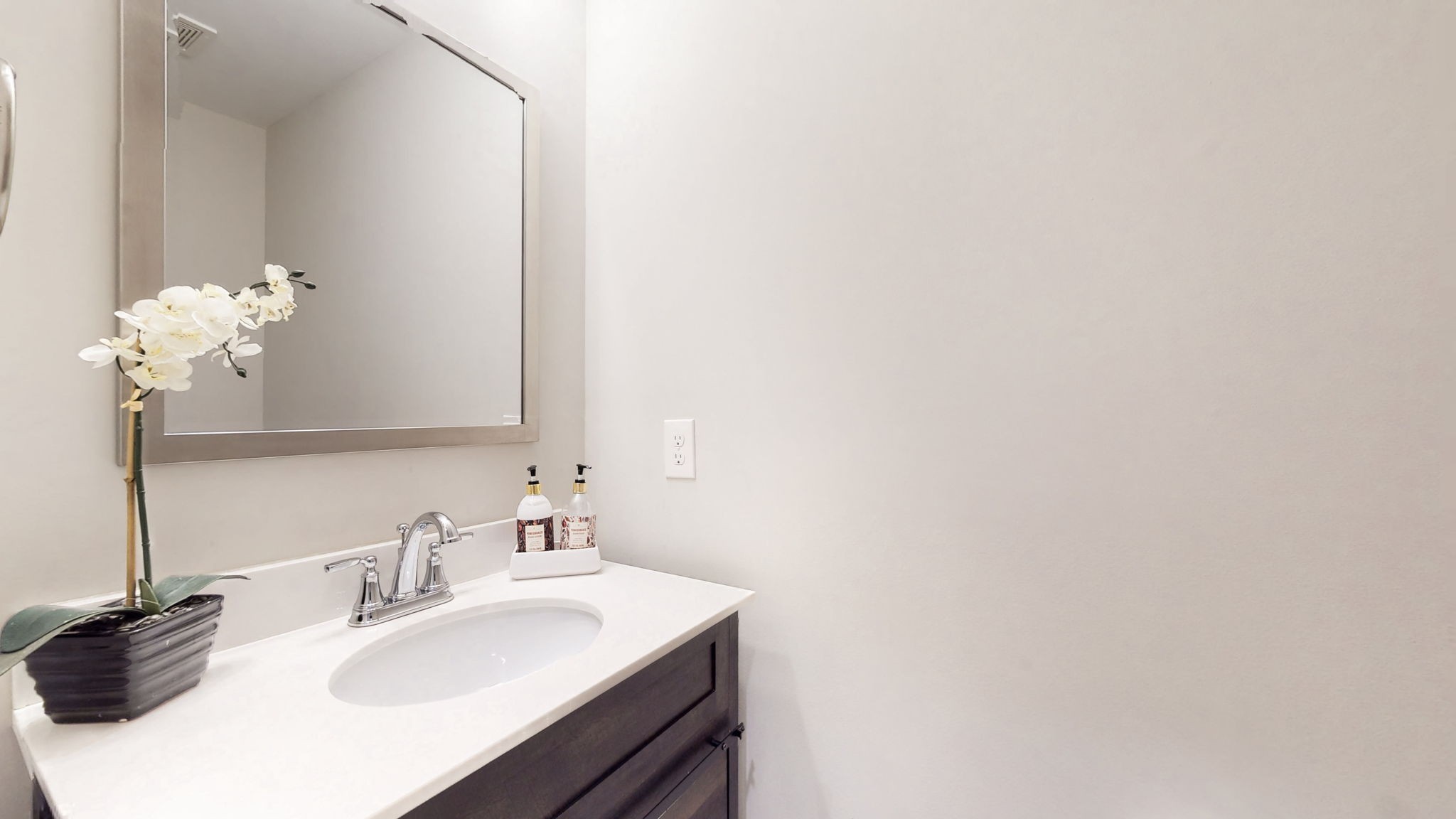 3413 Pershing Drive Murfreesboro, TN 37129 - Photo 21 of 43 a bathroom with a sink vanity and a mirror