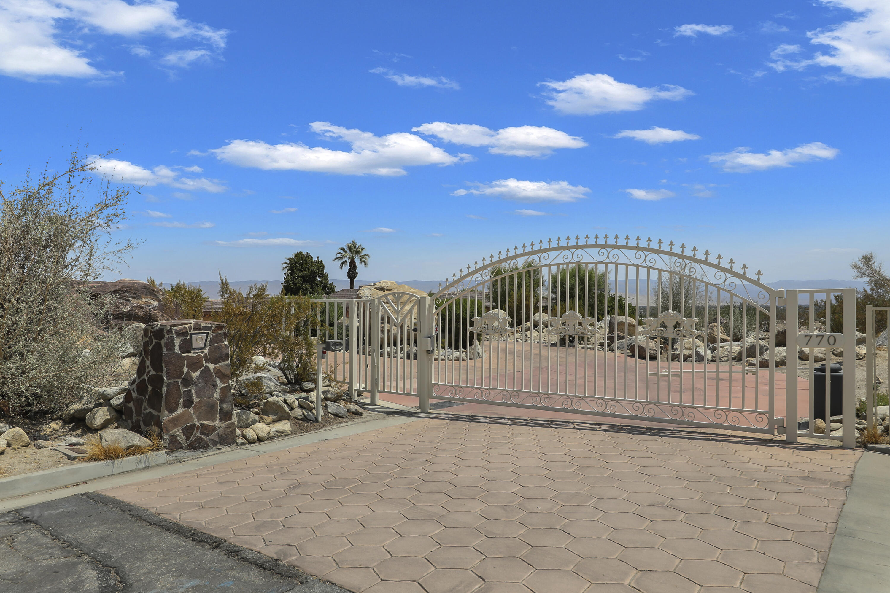 770 South La Mirada Road Palm Springs, CA 92264 - Photo 3 of 39 a view of a terrace