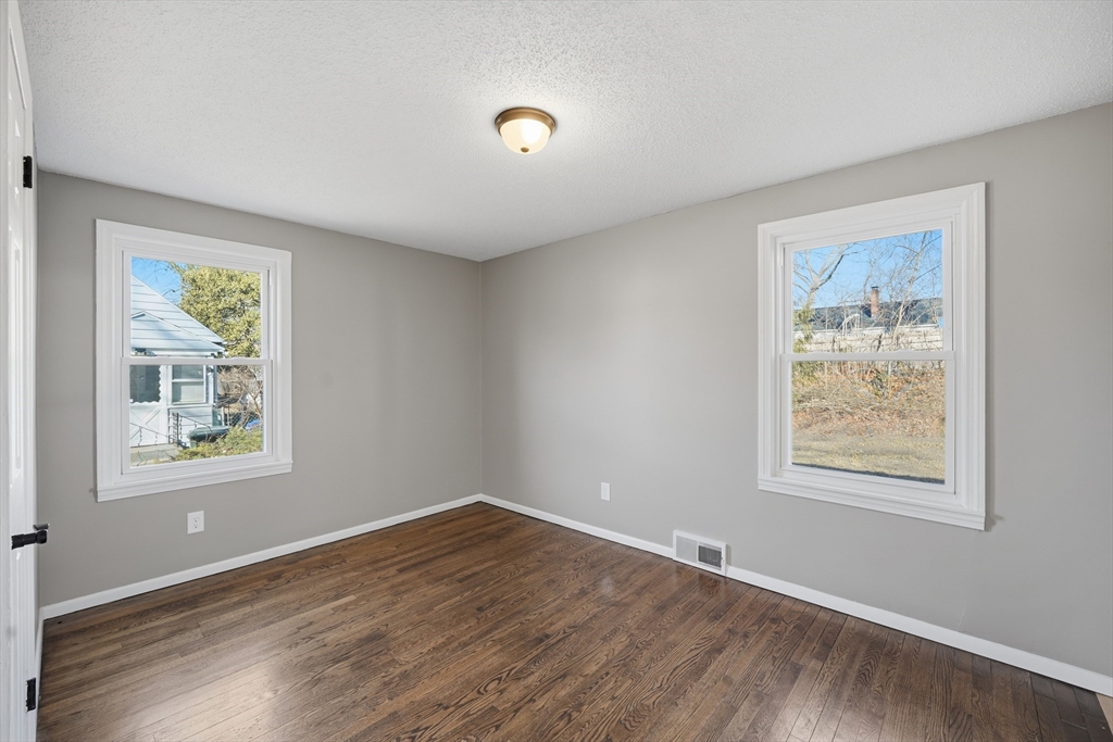 59 Piedmont Street Springfield, MA 01104 - Photo 12 of 36