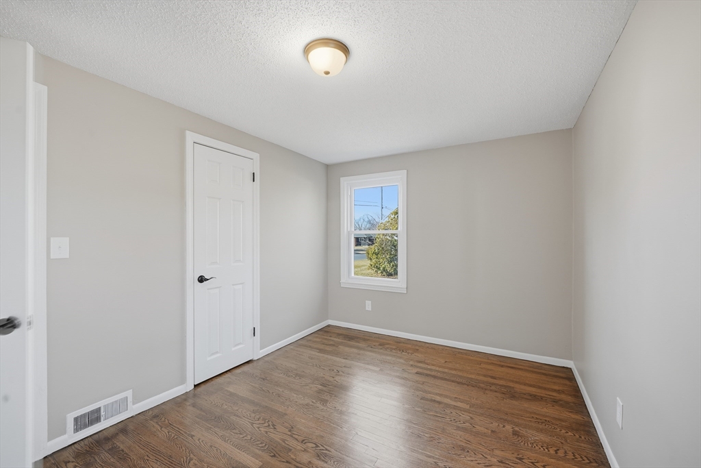 59 Piedmont Street Springfield, MA 01104 - Photo 13 of 36