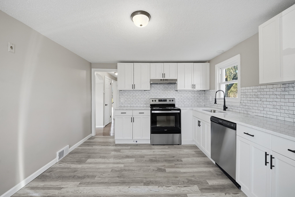 59 Piedmont Street Springfield, MA 01104 - Photo 4 of 36