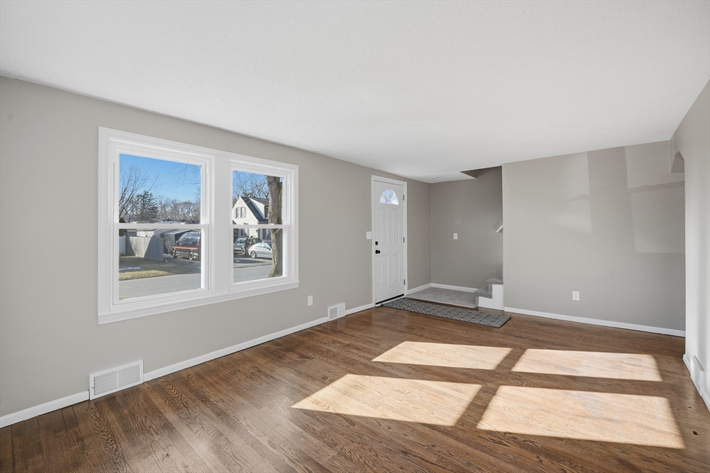 59 Piedmont Street Springfield, MA 01104 - Photo 6 of 36