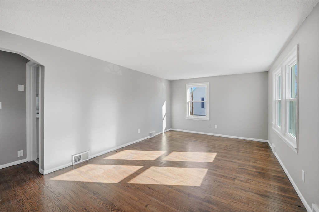 59 Piedmont Street Springfield, MA 01104 - Photo 7 of 36