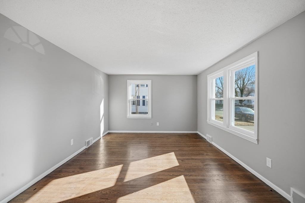 59 Piedmont Street Springfield, MA 01104 - Photo 8 of 36