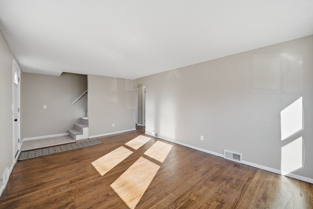 59 Piedmont Street Springfield, MA 01104 - Photo 9 of 36