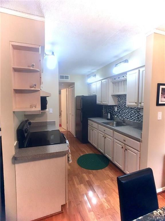 33357 Fargo Street Livonia, MI 48152 - Photo 1 of 12