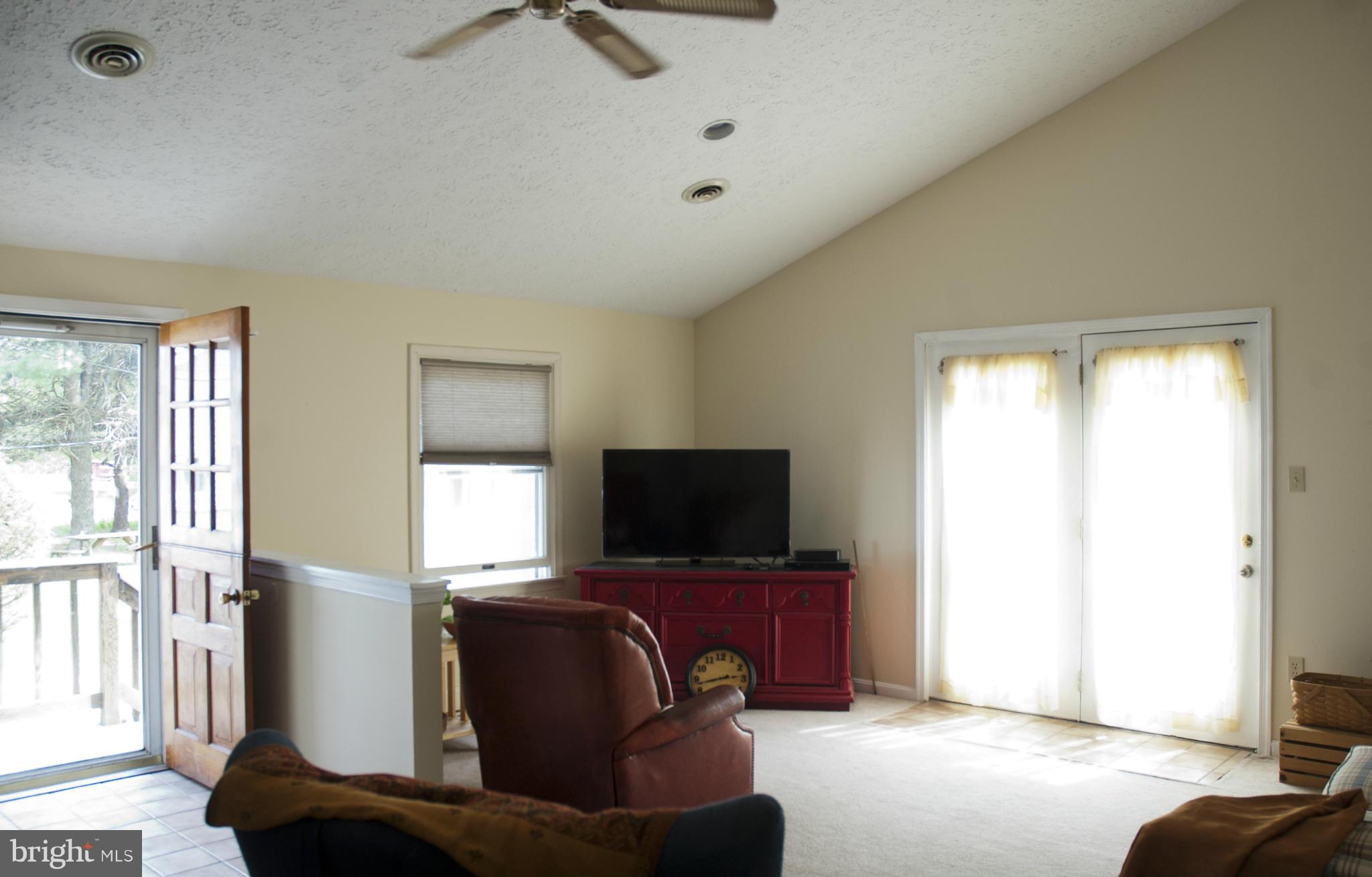 8953 Indian Springs Road Frederick, MD 21702 - Photo 7 of 23 Family Room