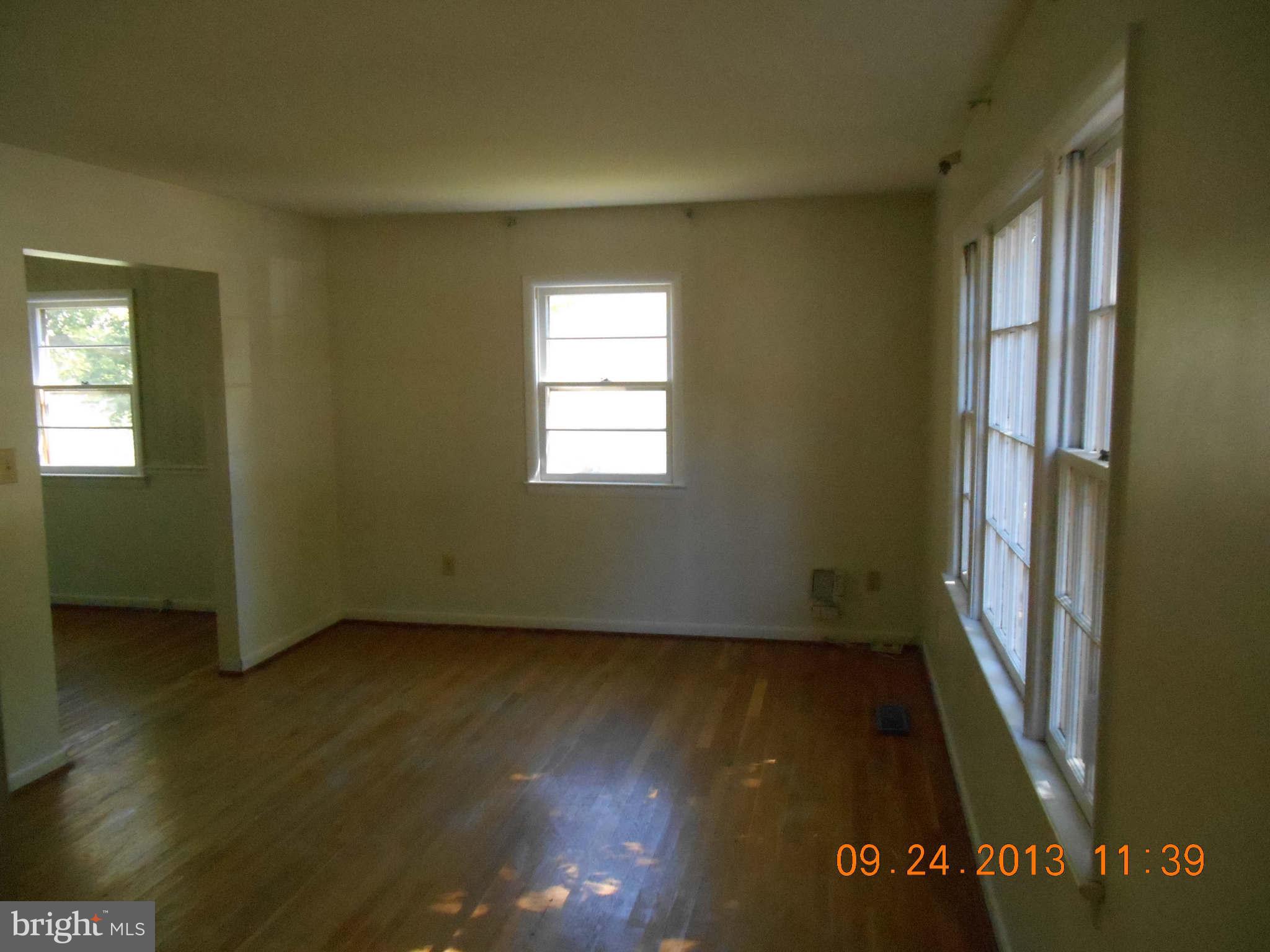 7308 Good Luck Road Hyattsville, MD 20784 - Photo 3 of 10 Living Room