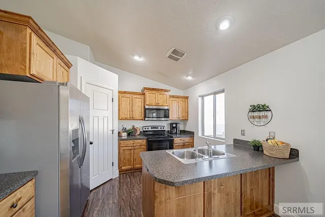 $380,000 | 2060 Roy Drive, Idaho Falls, ID 83401