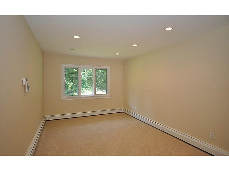 385 Ocean Road Narragansett, RI 02882 - Photo 15 of 25 Bedroom. First floor bedroom