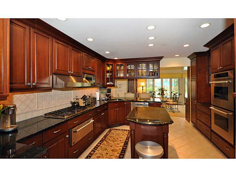 385 Ocean Road Narragansett, RI 02882 - Photo 8 of 25 Kitchen. The Kitchen is a chef s dream with its 5 burner Thermidor range, and outside vented hood, double ovens, warming drawer, stainless steel appliances and plenty of counter space and lighting. The island is actually moveable.