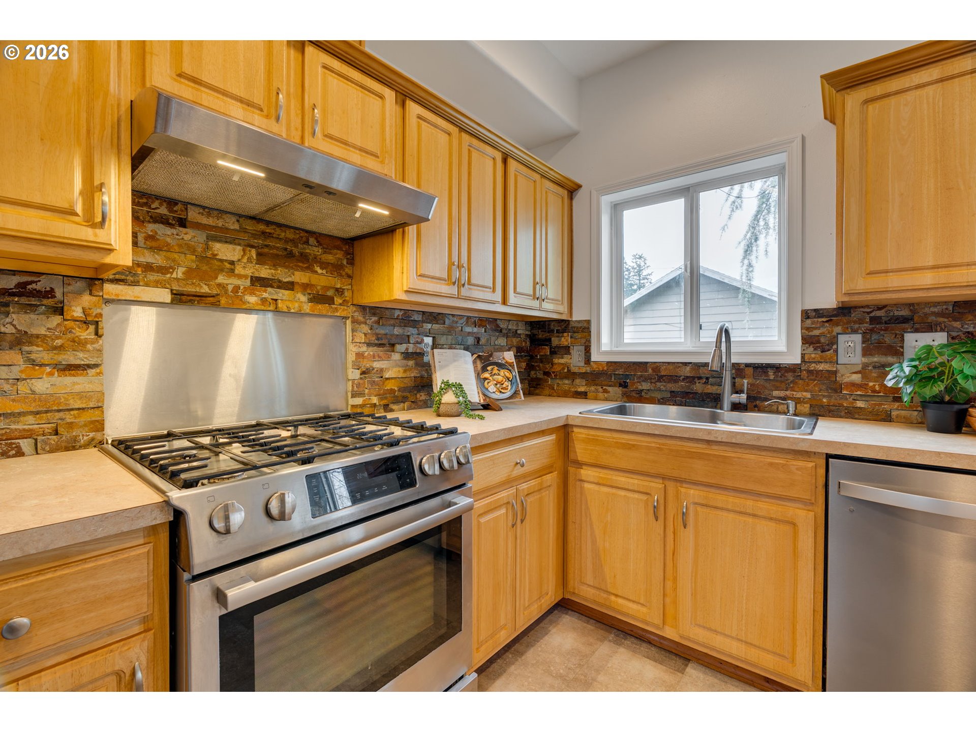 8029 Southeast Tolman Street Portland, OR 97206 - Photo 6 of 46
