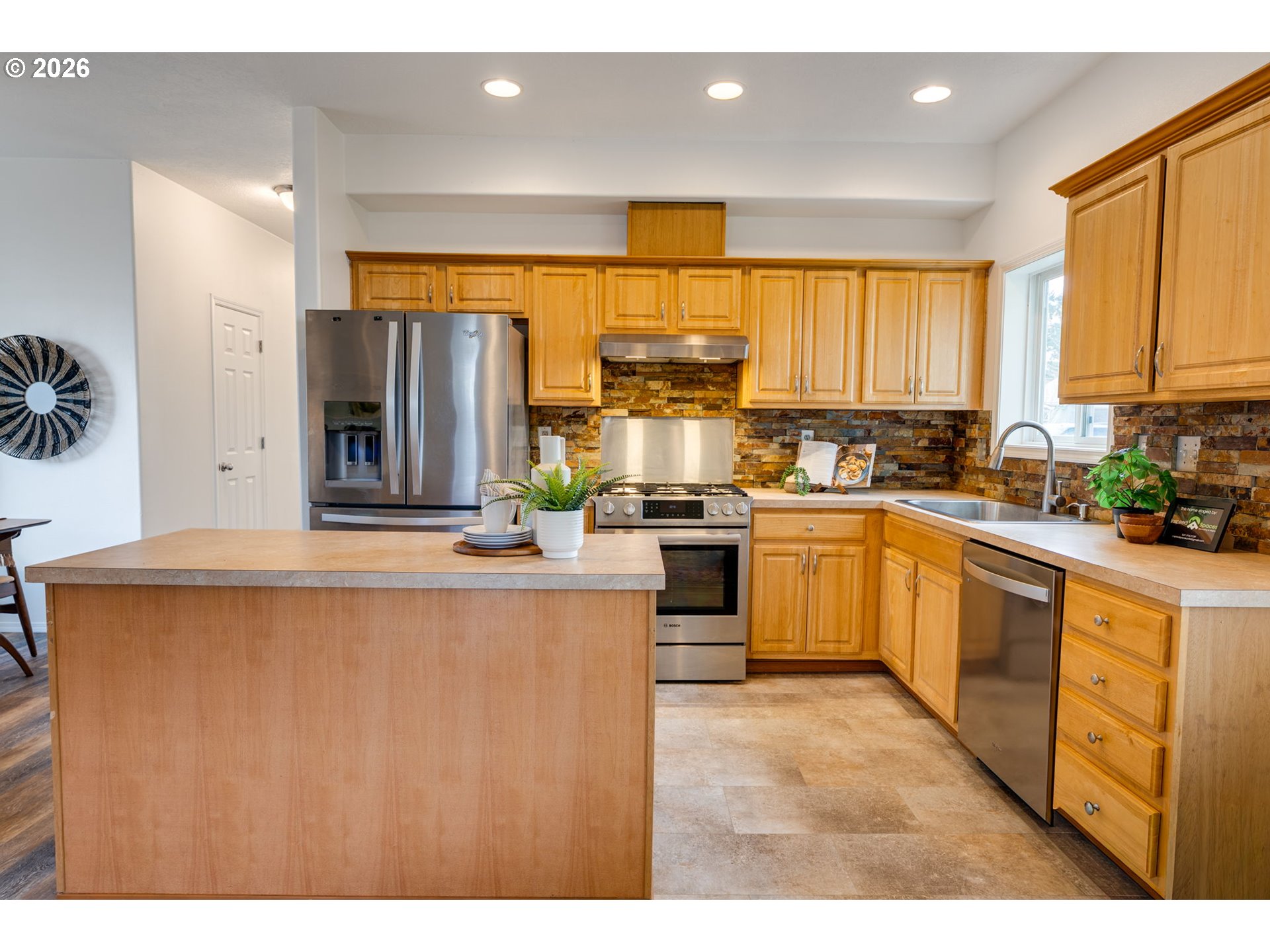 8029 Southeast Tolman Street Portland, OR 97206 - Photo 9 of 46