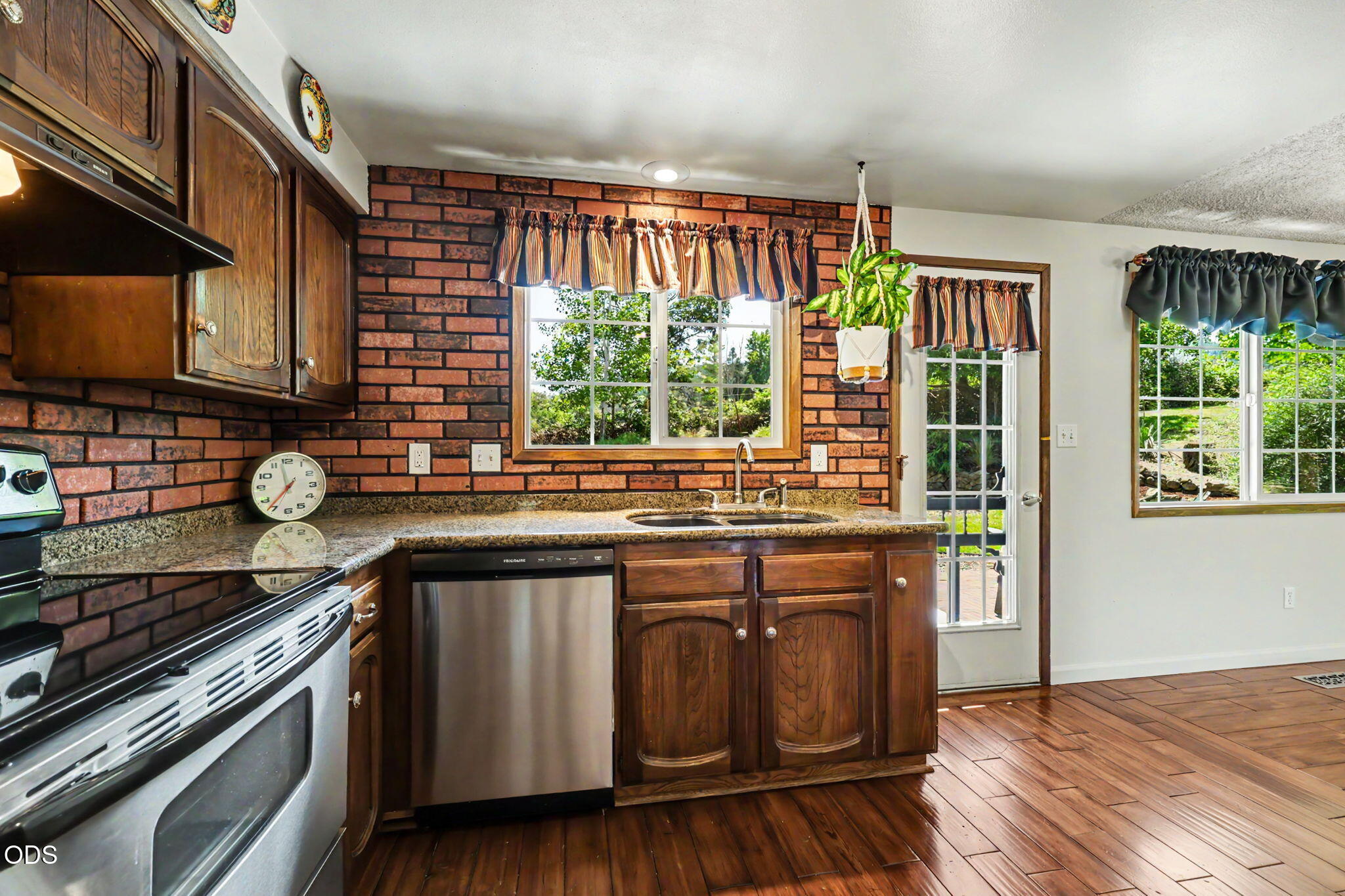 7355 Wagner Creek Road Talent, OR 97540 - Photo 17 of 73