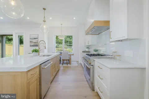 $2,500,000 | 6301 Phyllis Lane, Bethesda, MD 20817