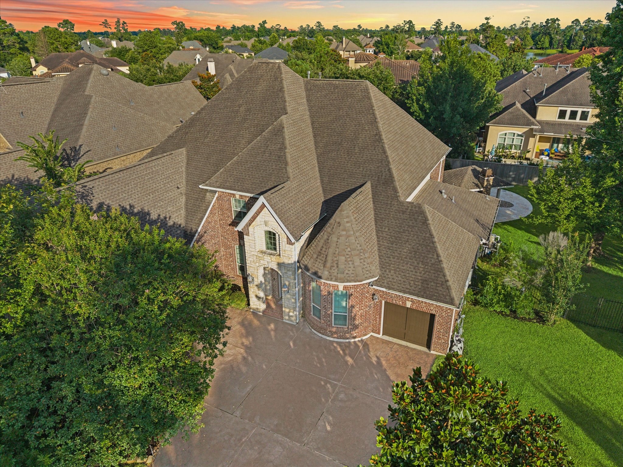 35 North Fremont Ridge Loop Spring, TX 77389 - Photo 34 of 37 Aerial view showcasing the impressive curb appeal of this distinguished residence, featuring a spacious driveway, stately architecture, mature landscaping, and a beautifully positioned homesite within one of The Woodlands’ most sought-after communities.