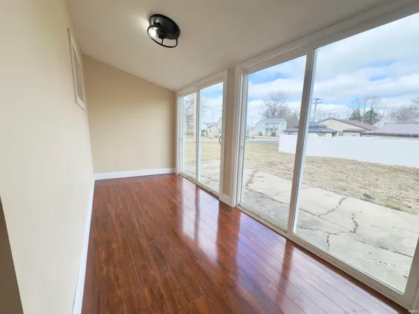 $199,900 | 140 East Commerce Street, Macy, IN 46951