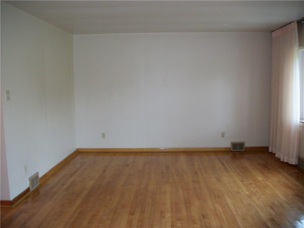 274 Coraopolis Road Coraopolis, PA 15108 - Photo 4 of 23 Gallery Image 4